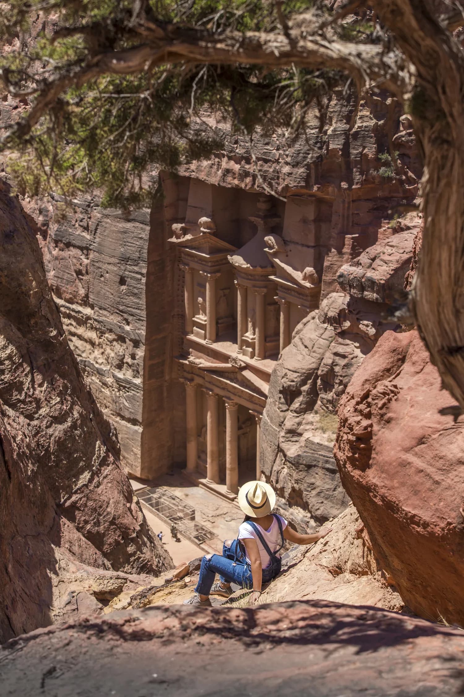 Rock-cut trail and sandstone scenery in Petra, Jordan